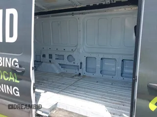 2020 Ford Transit Cargo z VIN 1FTBR1C82LKB46155, wystawiony jako IAAI lot #42437297 z przebiegiem 75 040 mil mil oraz . Historia ofert i sprzedaży dostępna na DreamBid. Obrazek 8.