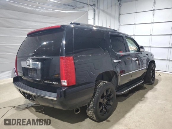 2007 Cadillac Escalade z VIN 1GYFK63867R418507, wystawiony jako Copart lot #50168735 z przebiegiem 215 287 mil mil oraz Szkody całkowita. Historia ofert i sprzedaży dostępna na DreamBid. Obrazek 3.