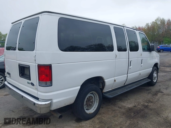 2014 Ford Econoline Passenger XL with VIN 1FBNE3BL4EDA97935, listed as a IAAI auction lot 42187031 with 228,696 mi miles. Bid and sale history available at carsss.com. Image 4.