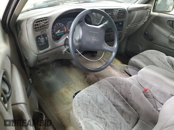 1998 GMC Sonoma SLS with VIN 1GTCS1943W8520982, listed as a Copart auction lot 48259045 with 218,811 mi miles and Salvage Title. Bid and sale history available at carsss.com. Image 8.