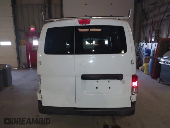 2015 Nissan NV200 S z VIN 3N6CM0KN0FK696271, wystawiony jako IAAI lot #41091873 z przebiegiem 89 652 mil mil oraz . Historia ofert i sprzedaży dostępna na DreamBid. Obrazek 16.