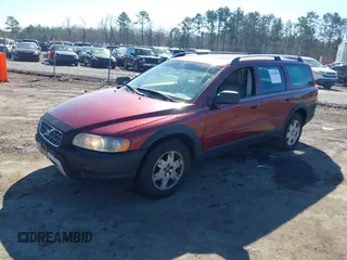 2006 Volvo XC70 with VIN YV4SZ592661225863, listed as a IAAI auction lot 41610978 with 284,602 mi miles. Bid and sale history available at carsss.com. Image 2.