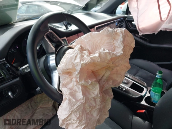 2019 Porsche Macan z VIN WP1AA2A50KLB05922, wystawiony jako IAAI lot #42013711 z przebiegiem Nie podano mil oraz . Historia ofert i sprzedaży dostępna na DreamBid. Obrazek 15.