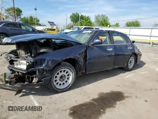 2001 Lincoln Town Car Signature z VIN 1LNHM82W81Y634842, wystawiony jako Copart lot #56839175 z przebiegiem Nie podano mil oraz Szkoda całkowita • Salvage title. Historia ofert i sprzedaży dostępna na DreamBid. Obrazek 1.