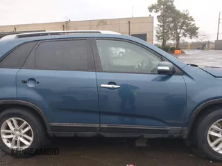 2015 Kia Sorento LX with VIN 5XYKT4A63FG590482, listed as a IAAI auction lot 41477333 with 207,079 mi miles. Bid and sale history available at carsss.com. Image 13.