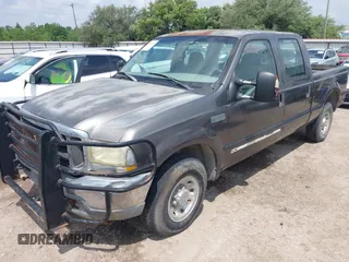 2003 Ford F-250 XL z VIN 1FTNW20L83EB89353, wystawiony jako IAAI lot #42127178 z przebiegiem 257 245 mil mil oraz . Historia ofert i sprzedaży dostępna na DreamBid. Obrazek 2.