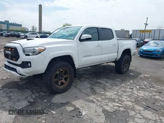 2018 Toyota Tacoma SR with VIN 3TMCZ5AN5JM125066, listed as a IAAI auction lot 41961168 with 88,497 mi miles. Bid and sale history available at carsss.com. Image 2.