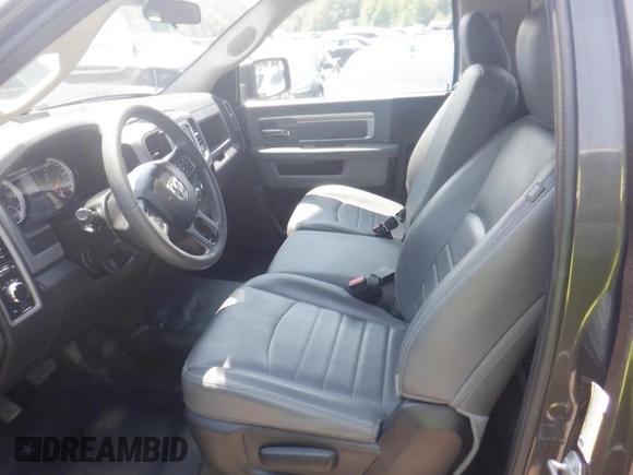 2019 Ram 1500 Tradesman z VIN 3C6JR6DGXKG502184, wystawiony jako IAAI lot #42524439 z przebiegiem 98 494 mil mil oraz . Historia ofert i sprzedaży dostępna na DreamBid. Obrazek 9.