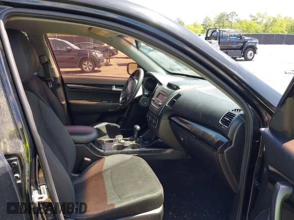 2015 Kia Sorento LX with VIN 5XYKT4A74FG594260, listed as a IAAI auction lot 42016829 with 155,026 mi miles. Bid and sale history available at carsss.com. Image 5.