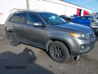 2011 Kia Sorento LX with VIN 5XYKT3A15BG180713, listed as a IAAI auction lot 41556092 with 135,146 mi miles. Bid and sale history available at carsss.com. Image 1.