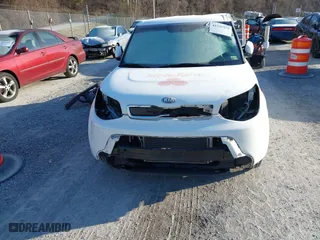 2015 Kia Soul with VIN KNDJN2A21F7798011, listed as a IAAI auction lot 41235575 with 111,402 mi miles. Bid and sale history available at carsss.com. Image 6.