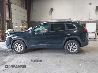 2016 Jeep Cherokee Latitude z VIN 1C4PJMCS3GW241848, wystawiony jako IAAI lot #42085623 z przebiegiem 95 477 mil mil oraz . Historia ofert i sprzedaży dostępna na DreamBid. Obrazek 15.