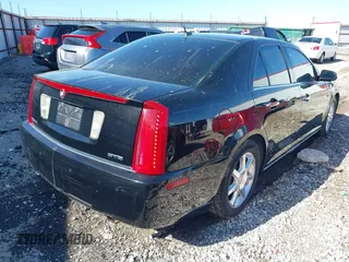 2008 Cadillac STS RWD z VIN 1G6DW67V780113057, wystawiony jako IAAI lot #41997608 z przebiegiem 159 968 mil mil oraz . Historia ofert i sprzedaży dostępna na DreamBid. Obrazek 4.