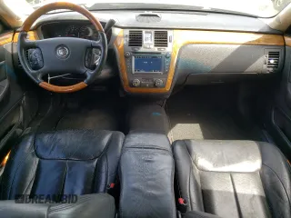2009 Cadillac DTS 1SA z VIN 1G6KD57Y69U114700, wystawiony jako Copart lot #56007485 z przebiegiem 158 849 mil mil oraz Szkody całkowita. Historia ofert i sprzedaży dostępna na DreamBid. Obrazek 8.