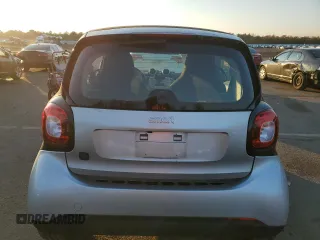 2019 Smart fortwo Pure z VIN WMEFJ9BA0KK368446, wystawiony jako Copart lot #85898494 z przebiegiem Nie podano mil oraz Tytuł czysty. Historia ofert i sprzedaży dostępna na DreamBid. Obrazek 6.