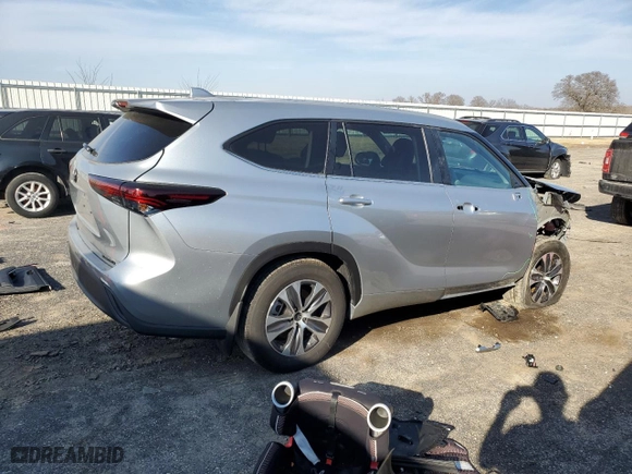 2024 Toyota Highlander LE with VIN 5TDKDRBH3RS565678, listed as a Copart auction lot 48932765 with 12,246 mi miles and Salvage Title. Bid and sale history available at carsss.com. Image 3.