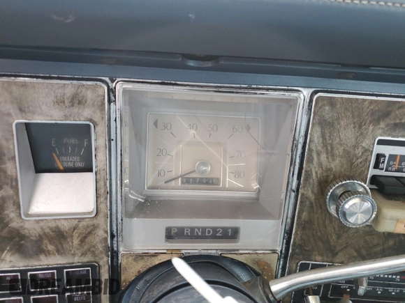 1977 Lincoln Continental with VIN 7W84F813150, listed as a Copart auction lot 45213895 with 91,794 mi miles and Salvage Title. Bid and sale history available at DreamBid. Image 9.