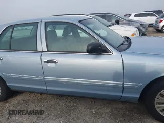 2003 Ford Crown Victoria LX z VIN 2FAFP74W83X180076, wystawiony jako IAAI lot #41744980 z przebiegiem 254 465 mil mil oraz . Historia ofert i sprzedaży dostępna na DreamBid. Obrazek 14.