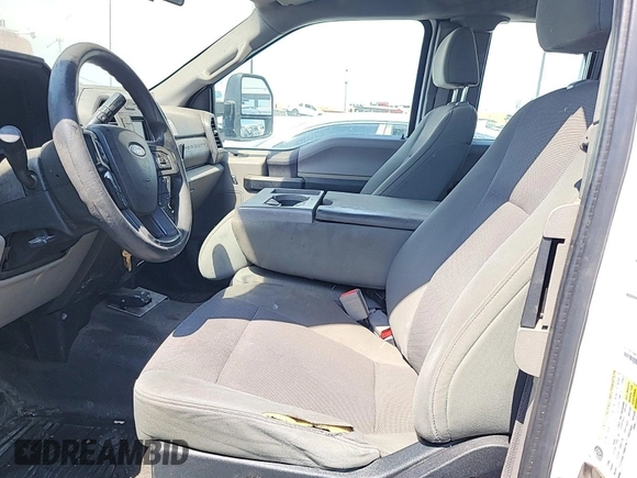 2017 Ford F-250 XL z VIN 1FD7X2A63HEF23418, wystawiony jako IAAI lot #42610484 z przebiegiem 271 149 mil mil oraz . Historia ofert i sprzedaży dostępna na DreamBid. Obrazek 7.