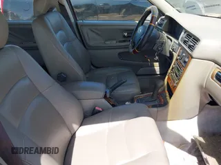 1998 Volvo V70 XC with VIN YV1LZ5646W2443819, listed as a IAAI auction lot 41977494 with 138,922 mi miles. Bid and sale history available at carsss.com. Image 5.