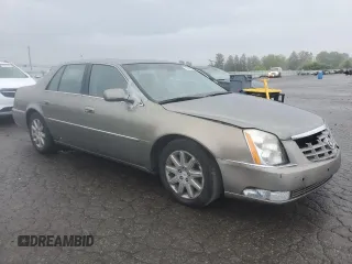 2010 Cadillac DTS 1SD z VIN 1G6KH5EY6AU126664, wystawiony jako Copart lot #58533225 z przebiegiem Nie podano mil oraz Szkoda całkowita • Salvage title. Historia ofert i sprzedaży dostępna na DreamBid. Obrazek 4.