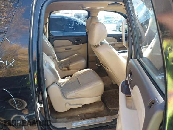 2010 GMC Yukon XL Denali with VIN 1GKUKMEF4AR156236, listed as a IAAI auction lot 40818388 with 252,031 mi miles. Bid and sale history available at carsss.com. Image 8.