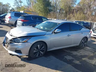 2022 Nissan Altima 2.5 SV with VIN 1N4BL4DV9NN380713, listed as a IAAI auction lot 40727975 with 47,896 mi miles. Bid and sale history available at carsss.com. Image 14.