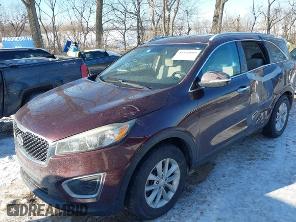 2017 Kia Sorento LX with VIN 5XYPG4A32HG271299, listed as a IAAI auction lot 41342809 with 124,665 mi miles. Bid and sale history available at carsss.com. Image 2.