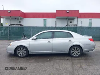 2007 Toyota Avalon XL z VIN 4T1BK36BX7U177246, wystawiony jako IAAI lot #42264311 z przebiegiem 183 324 mil mil oraz . Historia ofert i sprzedaży dostępna na DreamBid. Obrazek 15.
