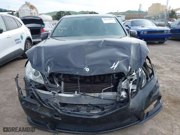 2011 Mercedes-Benz E-Class E 350 Luxury with VIN WDDHF5GB1BA272288, listed as a IAAI auction lot 41835654 with 160,807 mi miles. Bid and sale history available at carsss.com. Image 6.