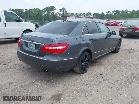 2010 Mercedes-Benz E 350 Luxury z VIN WDDHF5GBXAA250627, wystawiony jako IAAI lot #42426235 z przebiegiem 151 172 mil mil oraz . Historia ofert i sprzedaży dostępna na DreamBid. Obrazek 4.