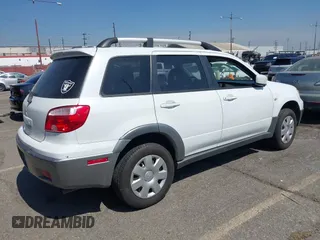 2005 Mitsubishi Outlander XLS with VIN JA4LX41F55U045917, listed as a IAAI auction lot 40450668 with 115,583 mi miles. Bid and sale history available at carsss.com. Image 4.
