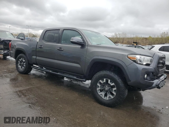 2017 Toyota Tacoma SR5 z VIN 3TMDZ5BN1HM030372, wystawiony jako Copart lot #54547985 z przebiegiem 67 663 mil mil oraz Szkoda całkowita • Salvage title. Historia ofert i sprzedaży dostępna na DreamBid. Obrazek 4.