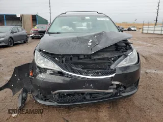 2017 Chrysler Pacifica Touring L z VIN 2C4RC1BG0HR780064, wystawiony jako Copart lot #56213165 z przebiegiem 64 768 mil mil oraz Szkoda całkowita • Salvage title. Historia ofert i sprzedaży dostępna na DreamBid. Obrazek 5.