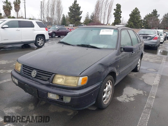 1996 Volkswagen Passat z VIN WVWEE83A6TE157789, wystawiony jako IAAI lot #41798846 z przebiegiem 141 130 mil mil oraz . Historia ofert i sprzedaży dostępna na DreamBid. Obrazek 6.