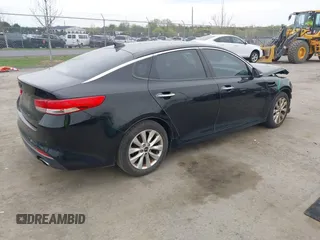 2018 Kia Optima EX z VIN 5XXGU4L39JG237859, wystawiony jako IAAI lot #42050417 z przebiegiem 89 066 mil mil oraz . Historia ofert i sprzedaży dostępna na DreamBid. Obrazek 4.