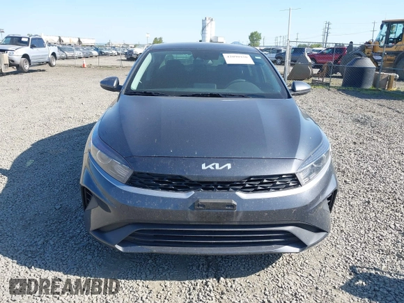 2023 Kia Forte LXS z VIN 3KPF24AD8PE585604, wystawiony jako IAAI lot #42098930 z przebiegiem 18 946 mil mil oraz . Historia ofert i sprzedaży dostępna na DreamBid. Obrazek 12.