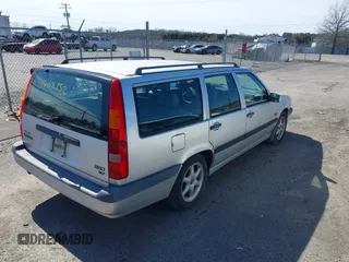 1997 Volvo 850 с VIN YV1LW5642V2323507, выставлен на аукционе IAAI как лот 41704252 с пробегом 210 727 миль миль и . История ставок и продаж доступна на DreamBid. Изображение 4.