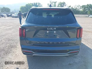 2022 Kia Sorento S z VIN 5XYRL4LCXNG157029, wystawiony jako IAAI lot #42502291 z przebiegiem 60 403 mil mil oraz . Historia ofert i sprzedaży dostępna na DreamBid. Obrazek 17.