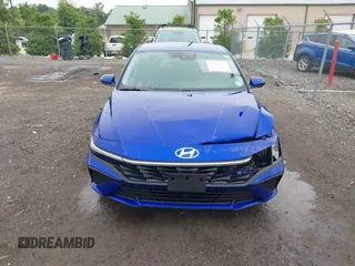 2024 Hyundai Elantra SEL z VIN KMHLM4DG2RU749447, wystawiony jako IAAI lot #42603791 z przebiegiem 9 904 mil mil oraz . Historia ofert i sprzedaży dostępna na DreamBid. Obrazek 13.