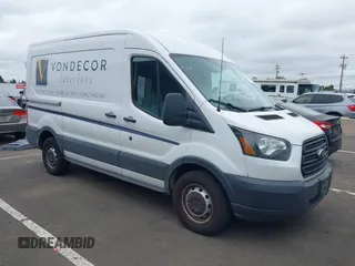 2015 Ford Transit Cargo z VIN 1FTYE1CM4FKA79419, wystawiony jako IAAI lot #42415725 z przebiegiem 104 400 mil mil oraz . Historia ofert i sprzedaży dostępna na DreamBid. Obrazek 1.