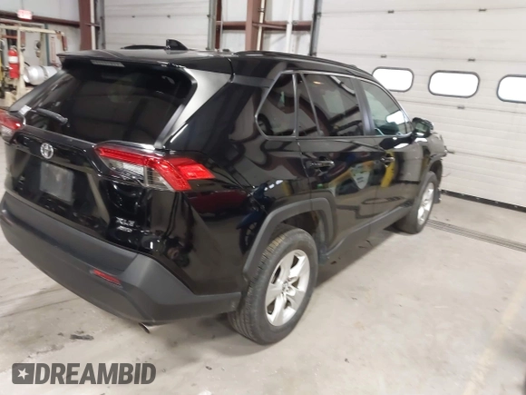2020 Toyota RAV4 XLE with VIN 2T3P1RFV2LC136831, listed as a IAAI auction lot 41146609 with 58,309 mi miles. Bid and sale history available at carsss.com. Image 4.