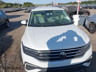 2022 Volkswagen Tiguan S with VIN 3VV1B7AX0NM004543, listed as a IAAI auction lot 40409461 with 999,999 mi miles. Bid and sale history available at carsss.com. Image 11.