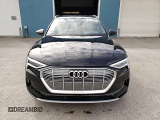 2022 Audi e-tron Premium z VIN WA1AAAGE3NB023710, wystawiony jako Copart lot #57508235 z przebiegiem 23 483 mil mil oraz Tytuł czysty. Historia ofert i sprzedaży dostępna na DreamBid. Obrazek 5.