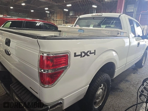 2013 Ford F-150 XL с VIN 1FTFX1EF1DKE89253, выставлен на аукционе IAAI как лот 42575807 с пробегом 211 037 миль миль и . История ставок и продаж доступна на DreamBid. Изображение 40.
