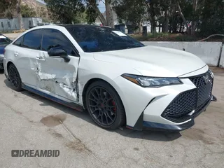 2021 Toyota Avalon TRD z VIN 4T1FZ1FB9MU063249, wystawiony jako IAAI lot #42129251 z przebiegiem 55 607 mil mil oraz . Historia ofert i sprzedaży dostępna na DreamBid. Obrazek 1.