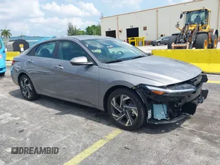 2025 Hyundai Elantra SEL Convenience z VIN KMHLS4DG3SU924736, wystawiony jako IAAI lot #42326154 z przebiegiem 5 921 mil mil oraz . Historia ofert i sprzedaży dostępna na DreamBid. Obrazek 1.