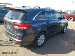 2016 Kia Sorento LX with VIN 5XYPG4A33GG021889, listed as a IAAI auction lot 42088898 with 171,491 mi miles. Bid and sale history available at carsss.com. Image 4.