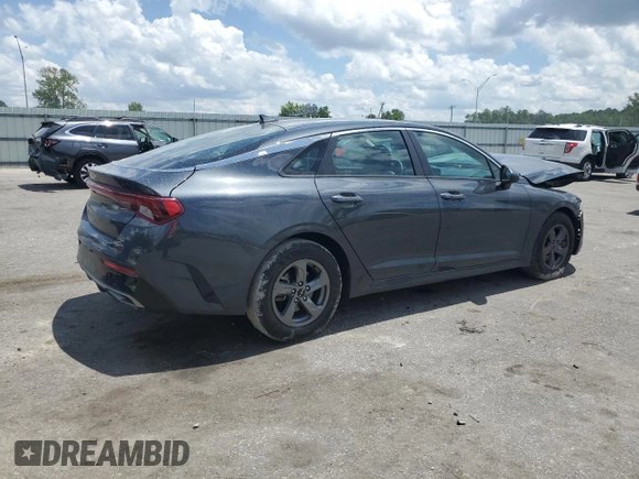 2023 Kia K5 LXS z VIN 5XXG14J21PG213387, wystawiony jako Copart lot #57720055 z przebiegiem 24 559 mil mil oraz Szkoda całkowita • Salvage title. Historia ofert i sprzedaży dostępna na DreamBid. Obrazek 3.