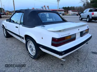 1985 Ford Mustang with VIN 1FABP27M4FF180300, listed as a Copart auction lot 81418754 with 81,610 mi miles and Clean title. Bid and sale history available at DreamBid. Image 3.